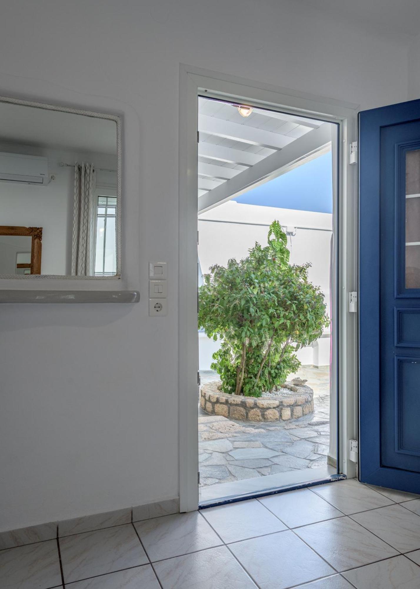 Floras Guest house *